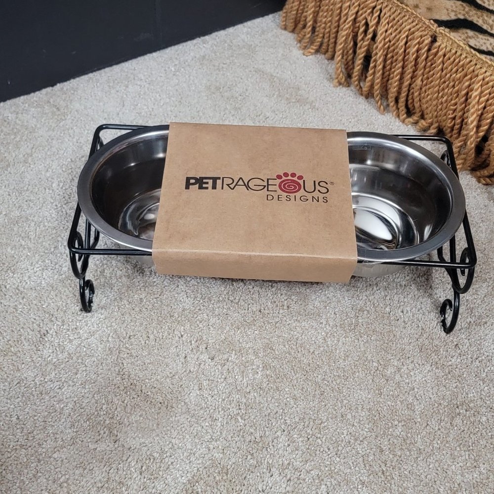 Pet Bowls.. Raised Bowls w/ stand med/large.. dog or cat.. New w/ tags!